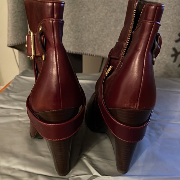 Rachel Zoe ankle wedge boot burgundy color - Picture 3 of 8